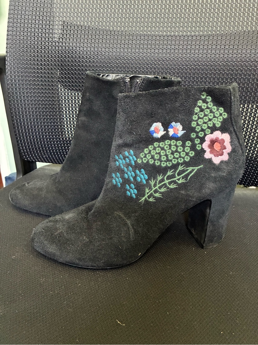 Nanette Lepore Beverly Black Suede Embroidered Short Boots Heels Zip Women's 8